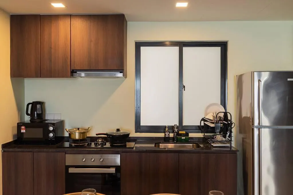 Family Seaview Suite With 3 Rooms By The Only Bnb Tanjong Tokong 0*,  Malajzia
